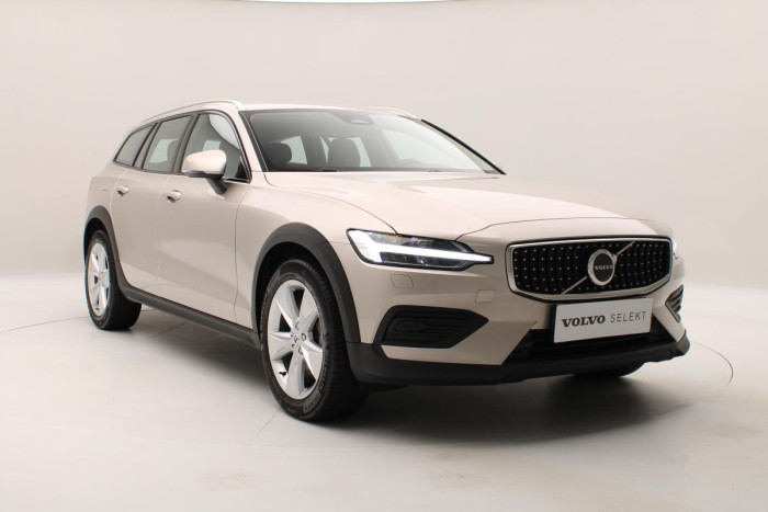 Volvo V60 CC B4 AWD MOMENTUM REZERVACE 2.0 CC CC Momentum