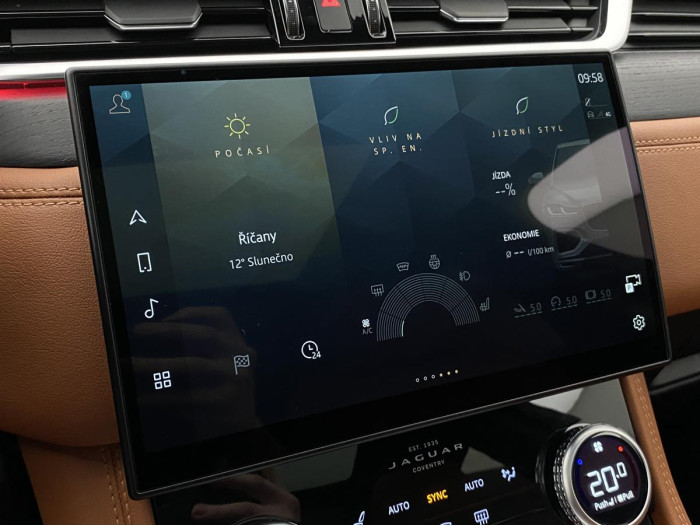 Jaguar F-Pace D200 R-DYNAMIC REZERVACE 2.0 d Dynamic