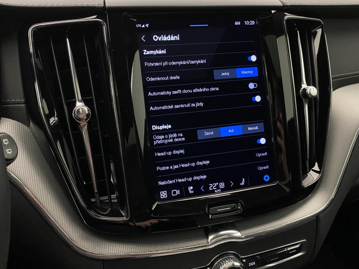 Volvo XC60 B5 AWD R-DESIGN AUT