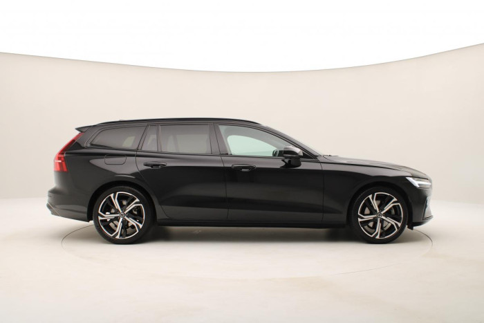 Volvo V60 B4 PLUS DARK REZERVACE