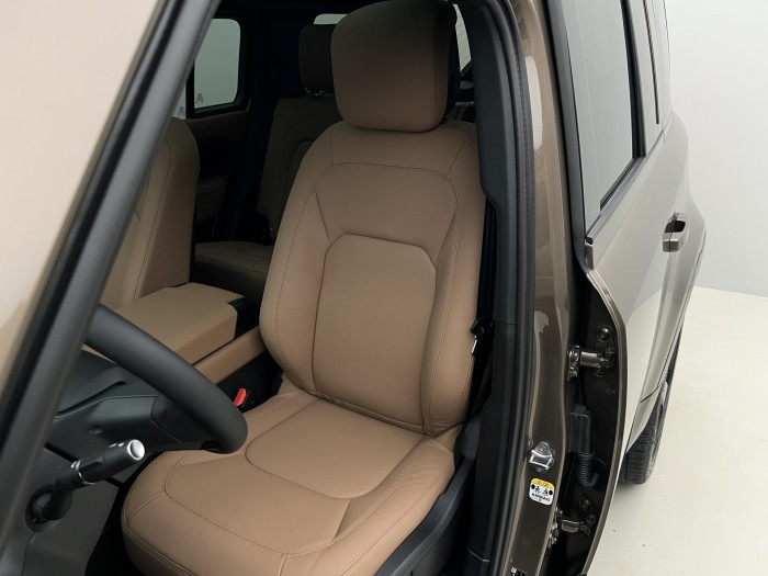 Land Rover Defender 110 D300 X-DYN. HSE REZERVACE 3.0 d