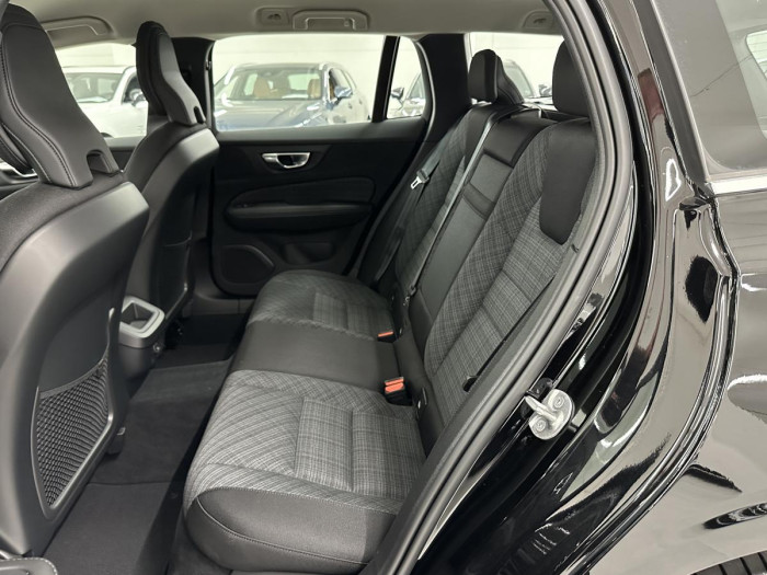 Volvo V60 B3 CORE AUT REZERVACE