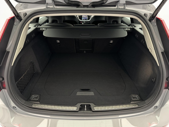 Volvo V60 B4 PLUS DARK CZ 1.maj