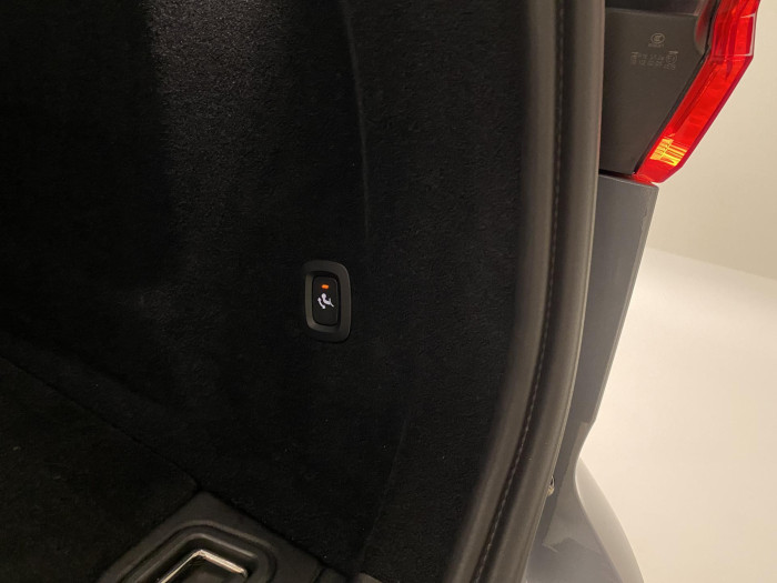 Volvo XC60 B4 AWD PLUS DARK REZERVACE