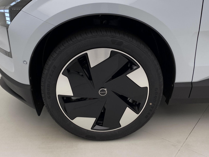 Volvo EX30 PURE ELECTRIC TWIN AWD ULTRA