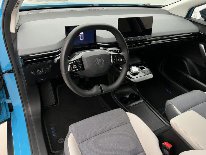 MG MG4 EV EXCLUSIVE 77kWh CZ 1.maj. Exclusive