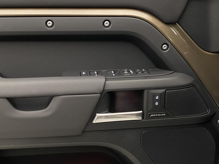 Land Rover Defender 110 D300 X-DYNAMIC SE AWD AUT 3.0 d Dynamic SE