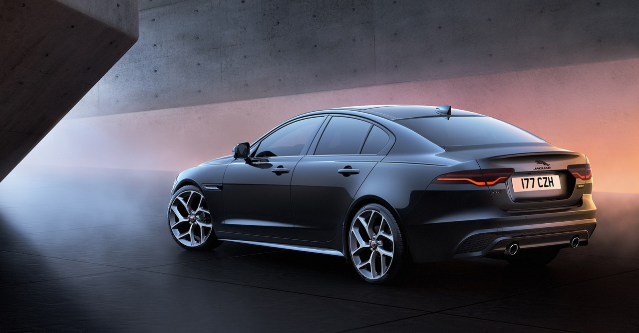 Jaguar přichází s modely XE a XF v provedení 300 Sport
