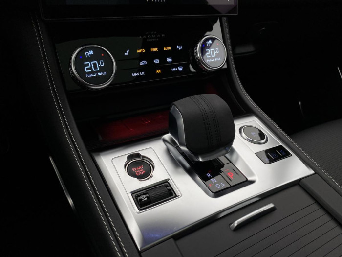 Jaguar F-Pace P400e R-DYNAMIC SE REZERVACE 2.0 Dynamic SE