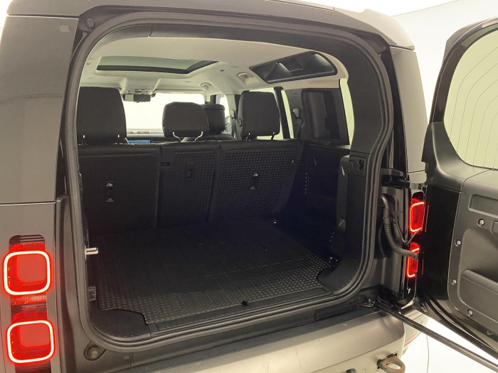 Land Rover Defender 110 P400 HSE AWD REZERVACE