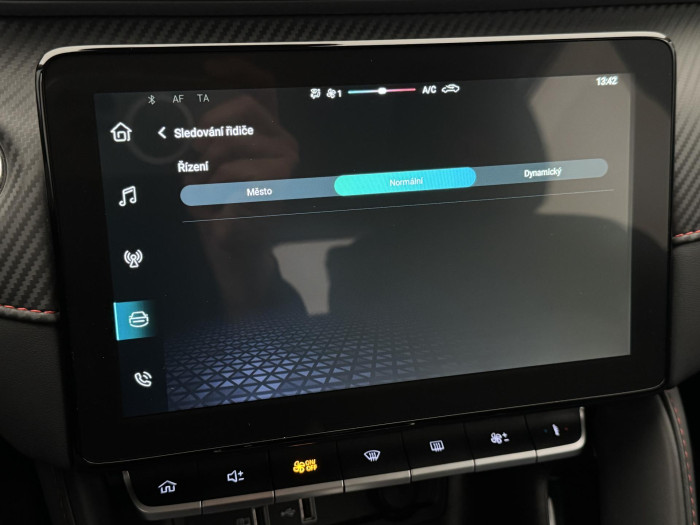 MG ZS 1.0T EXCLUSIVE AUT CZ 1.maj. 1.0 Exclusive