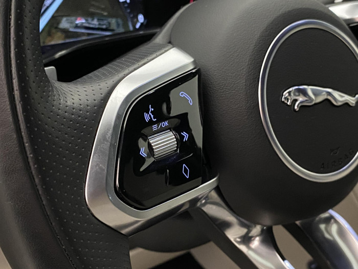 Jaguar F-Pace P250 AWD R-DYNAMIC REZERVACE 2.0 Dynamic