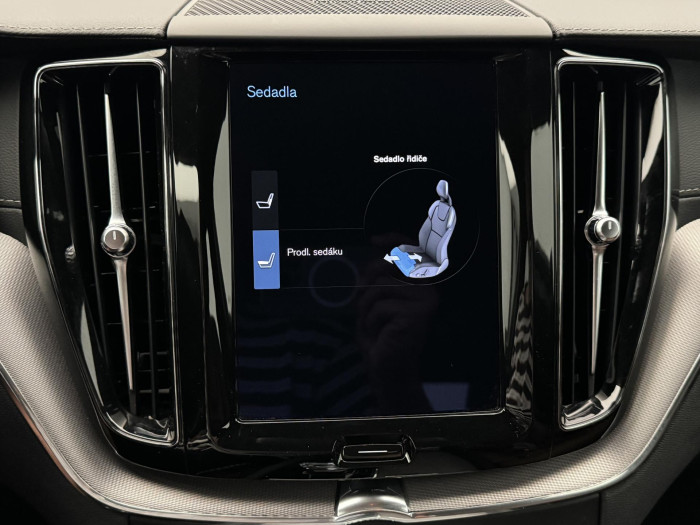 Volvo XC60 B4 AWD INSCRIPTION REZERVACE