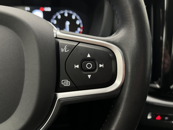 Volvo XC60 T5 AWD MOMENTUM PRO AUT CZ 2.0 Momentum