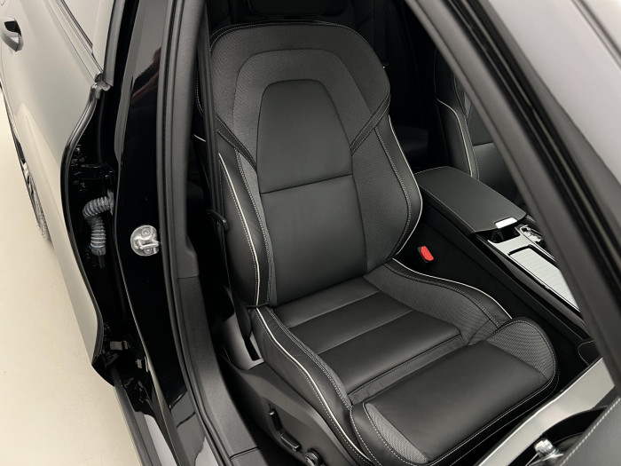 Volvo V60 T6 AWD RECHARGE ULTRA DARK AUT