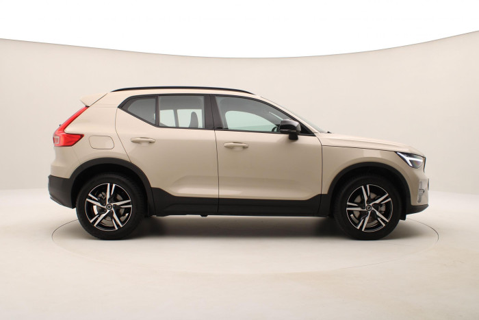 Volvo XC40 B3 PLUS DARK AUT CZ