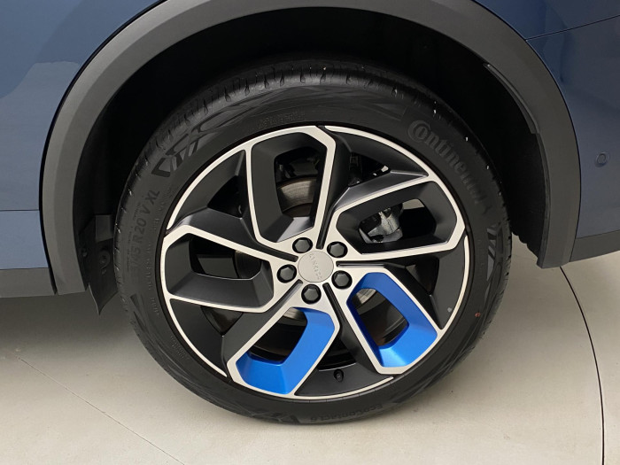 Lynk & Co 01 PHEV DCT REZERVACE