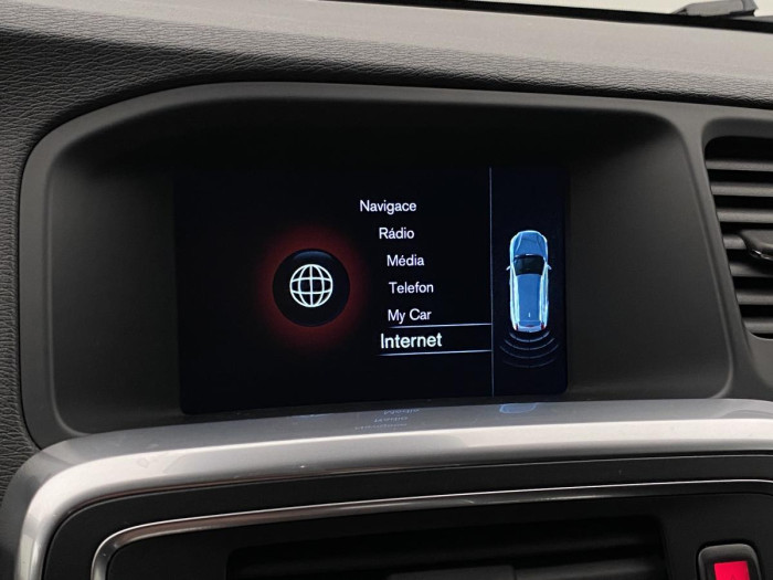 Volvo V60 D2 MOMENTUM NAVIGACE REZERVACE 1.6 d Momentum