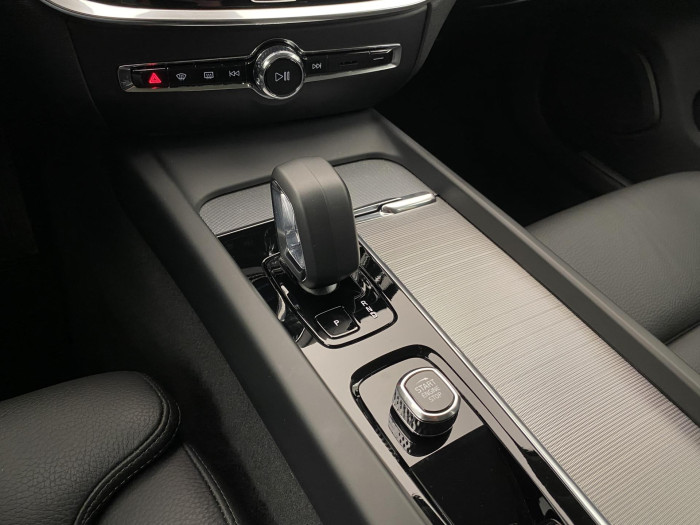 Volvo V60 B4 DARK PLUS AUT CZ