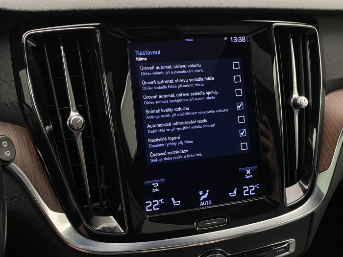 Volvo V60 CC B5 AWD MOMENTUM REZERVACE 2.0 CC CC Momentum
