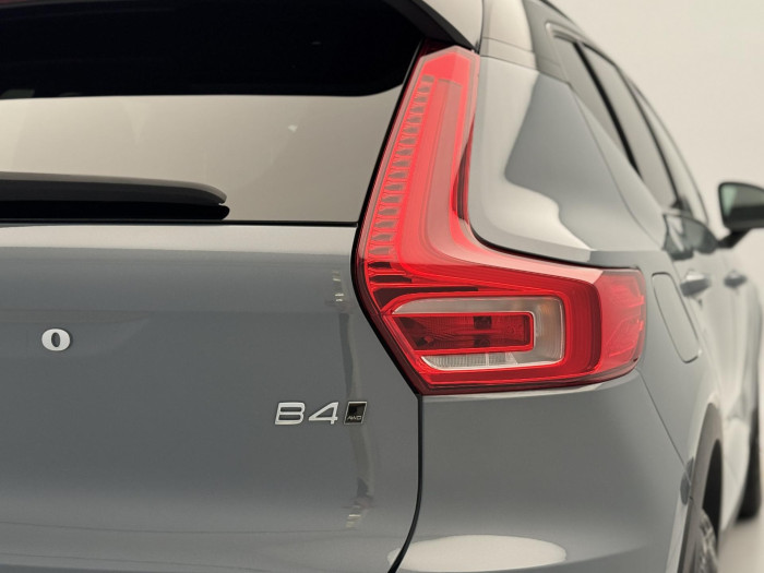 Volvo XC40 B4 AWD R-DESIGN AUT 1.maj CZ