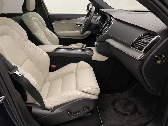 Volvo XC90 B5 AWD R-DESIGN AUT REZERVACE