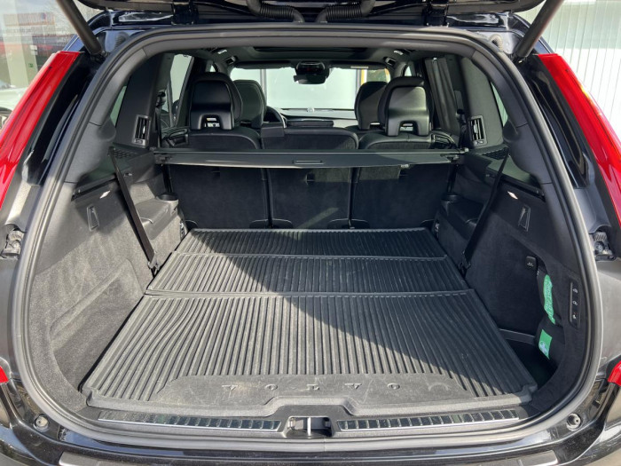 Volvo XC90 B5 AWD R-DESIGN 7 MÍSTNÁ Aut