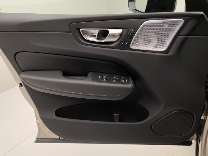Volvo XC60 B5 AWD ULTRA DARK AUT CZ 1.maj