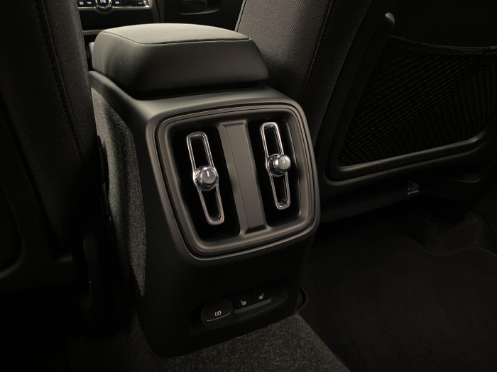 Volvo XC40 CORE SINGLE MOTOR RECHARGE