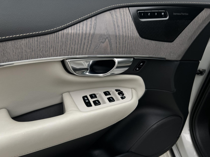 Volvo XC90 B5 AWD INSCRIPTION 7MÍSTNÁ AUT