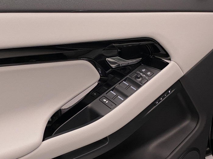 Land Rover Range Rover Evoque P270e S AWD REZERVACE