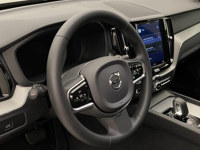 Volvo XC60 B4 AWD PLUS AUT CZ REZERVACE