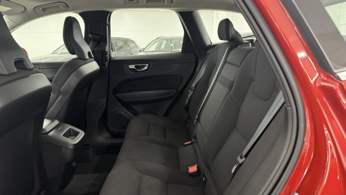 Volvo XC60 B4 AWD MOMENTUM AUT 2.0 Momentum