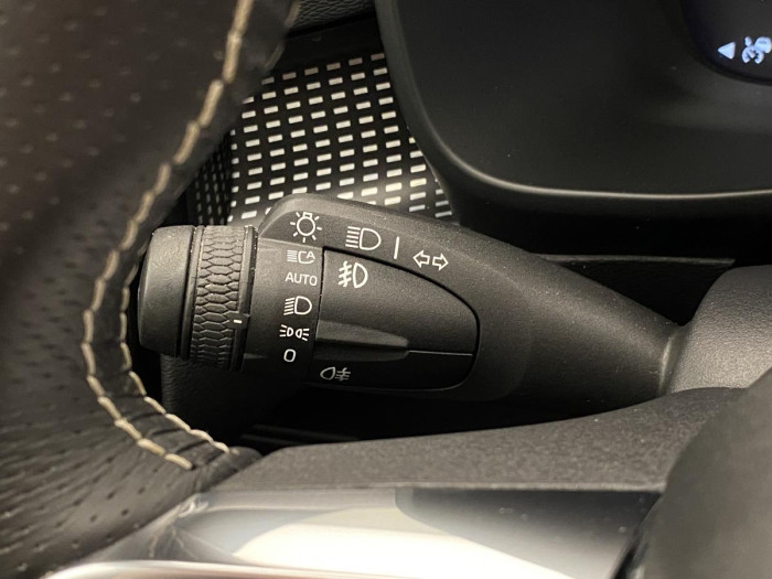 Volvo XC40 B5 AWD R-DESIGN AUT REZERVACE