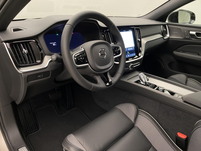 Volvo V60 B4 AUT DARK PLUS