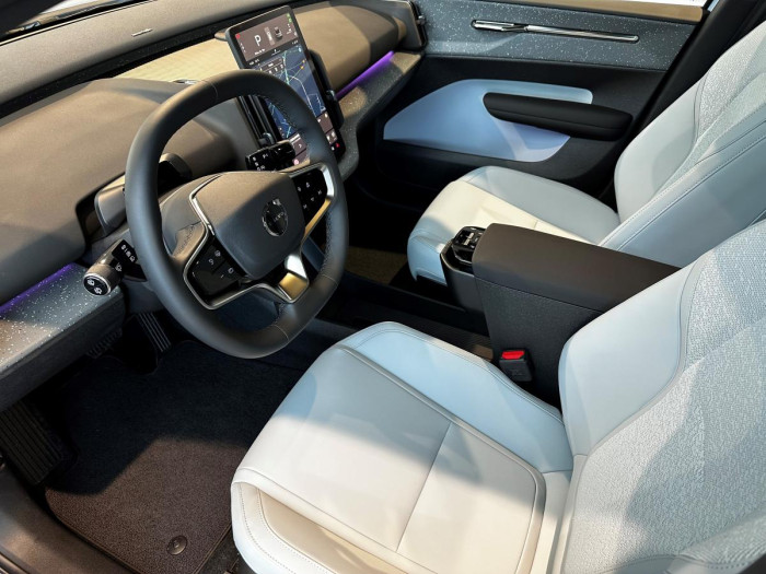 Volvo EX30 PURE ELECTRIC RECHARGE ULTRA