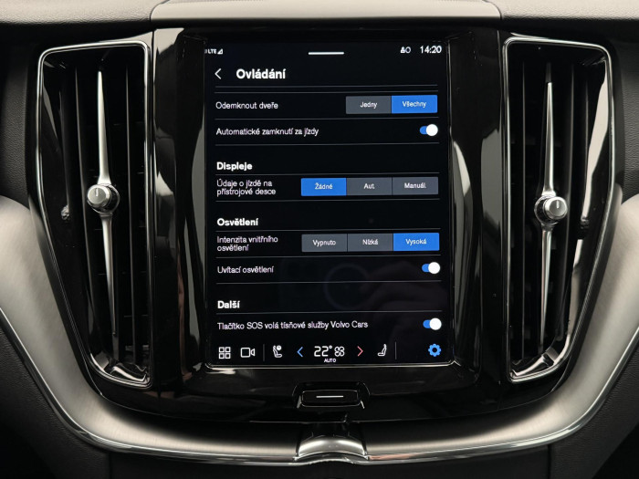 Volvo XC60 B4 AWD CORE CZ 1. maj