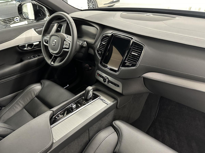 Volvo XC90 B5 AWD R-DESIGN AUT REZERVACE