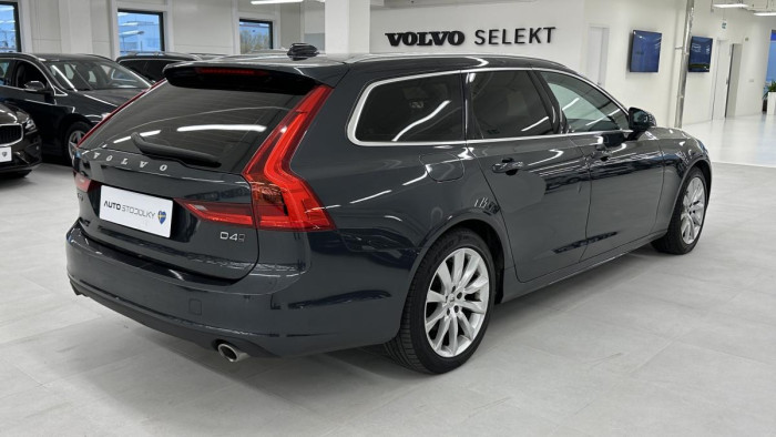 Volvo V90 D4 AWD MOMENTUM AUT REZERVACE 2.0 d Momentum