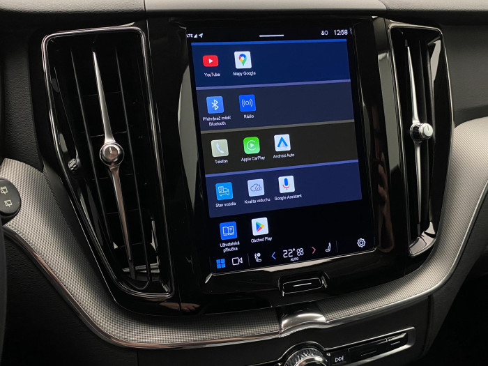 Volvo XC60 B4 AWD R-DESIGN REZERVACE