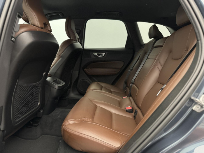Volvo XC60 B4 AWD MOMENTUM CZ 1.maj 2.0 Momentum