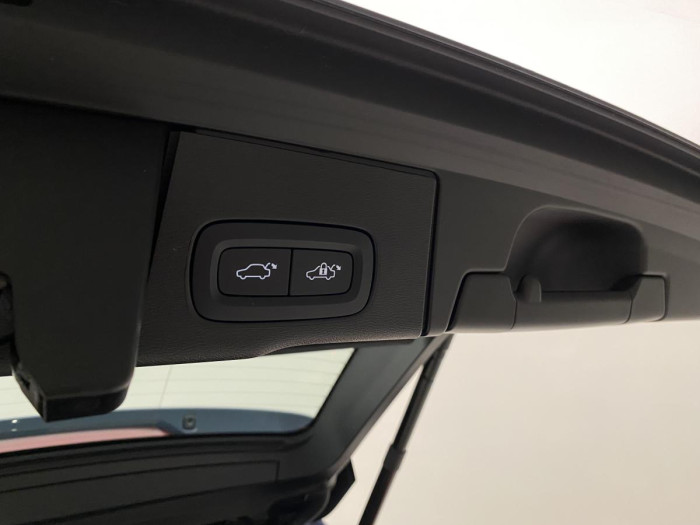 Volvo XC60 B4 PLUS DARK AUT REZERVACE 2.0 Plus