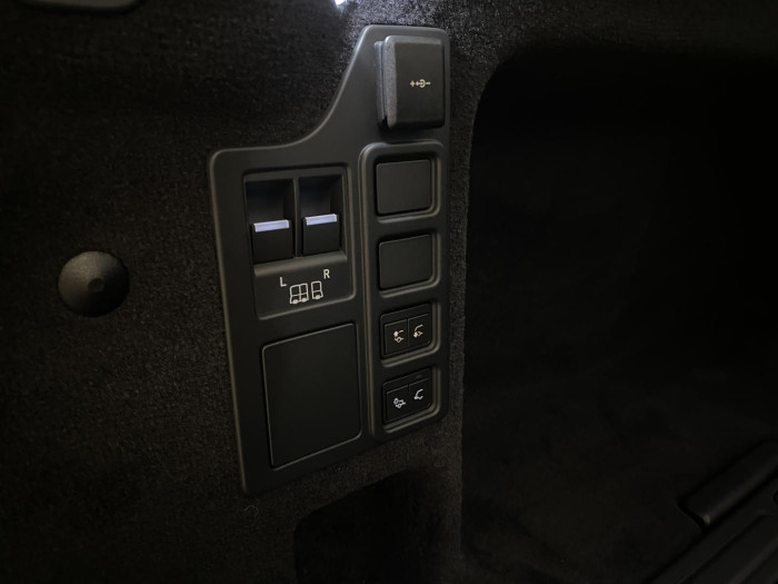 Land Rover Discovery D350 DYNAMIC SE AWD REZERVACE 3.0 d Dynamic SE