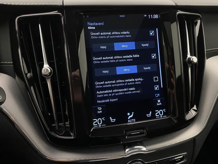 Volvo XC60 B4 AWD R-DESIGN AUT REZERVACE