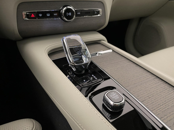 Volvo XC90 T8 AWD ULTRA DARK AUT CZ 7m