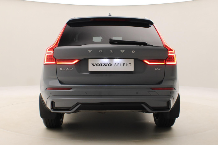 Volvo XC60 B4 AWD PLUS DARK AUT 1.maj