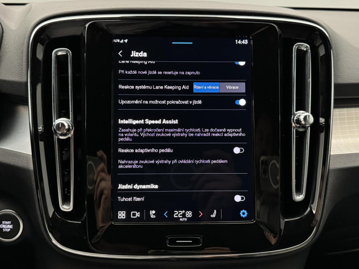 Volvo XC40 B3 DARK PLUS CZ 1.maj