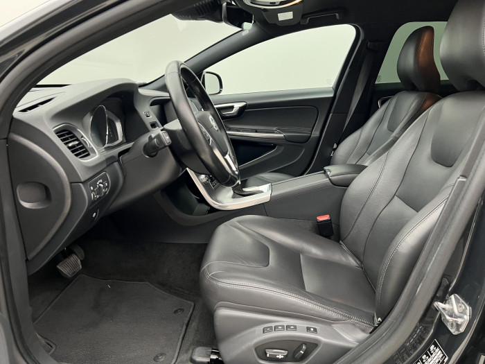 Volvo V60 CC D4 AWD SUMMUM AUT 2.4 d CC CC Summum