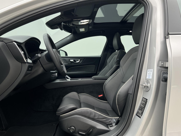 Volvo S60 B5 AWD ULTIMATE DARK REZERVACE
