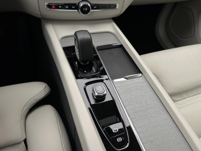 Volvo XC60 T6 AWD RECHARGE ULTRA DARK AUT